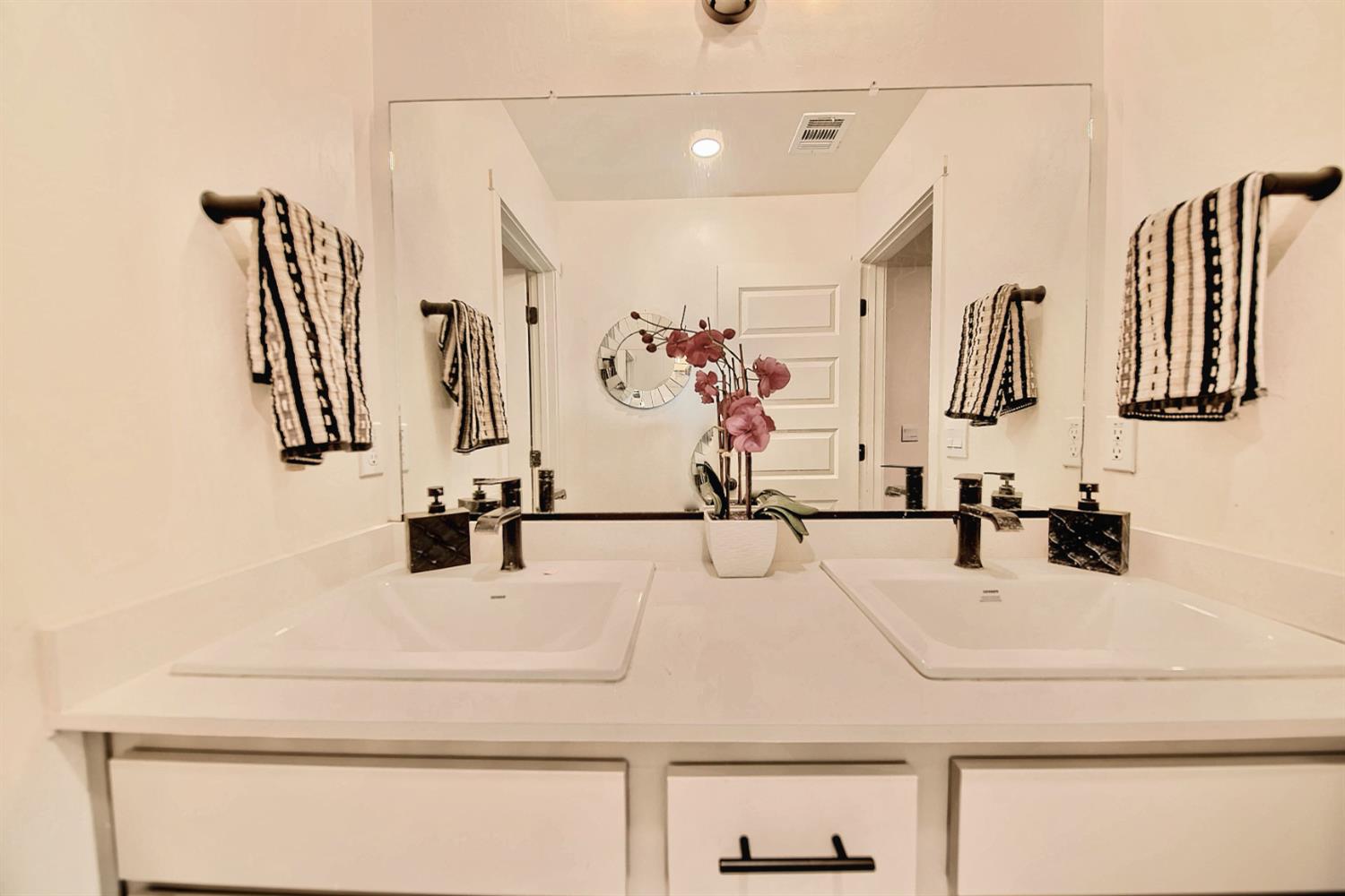 397 Broadstone Ct, Los Banos, CA 93635