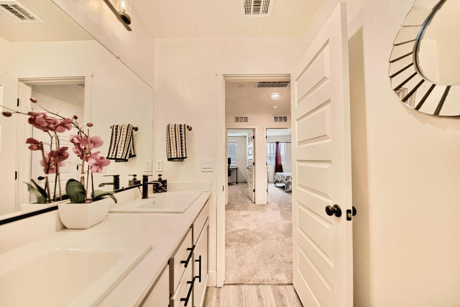 397 Broadstone Ct, Los Banos, CA 93635