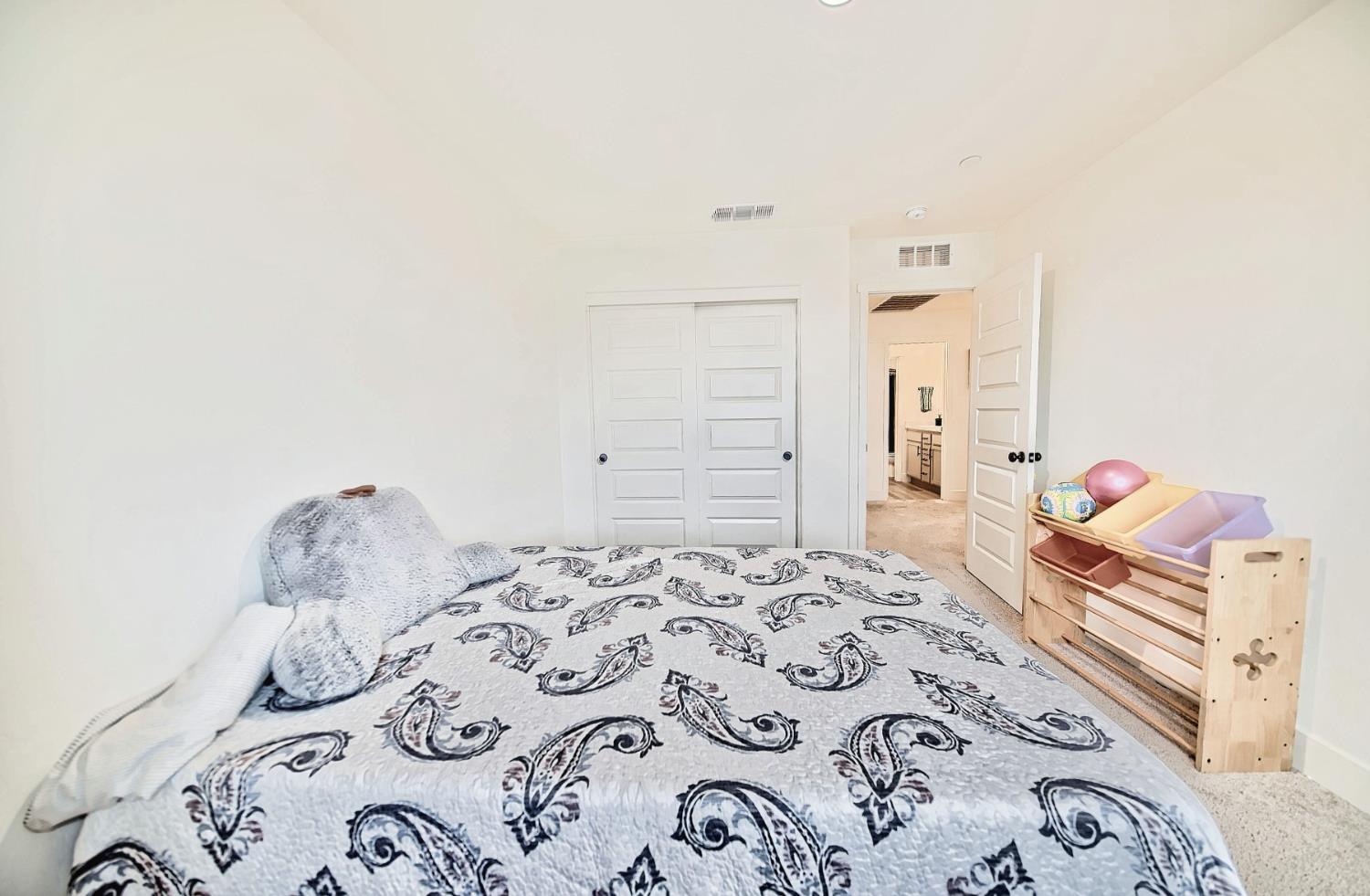 397 Broadstone Ct, Los Banos, CA 93635