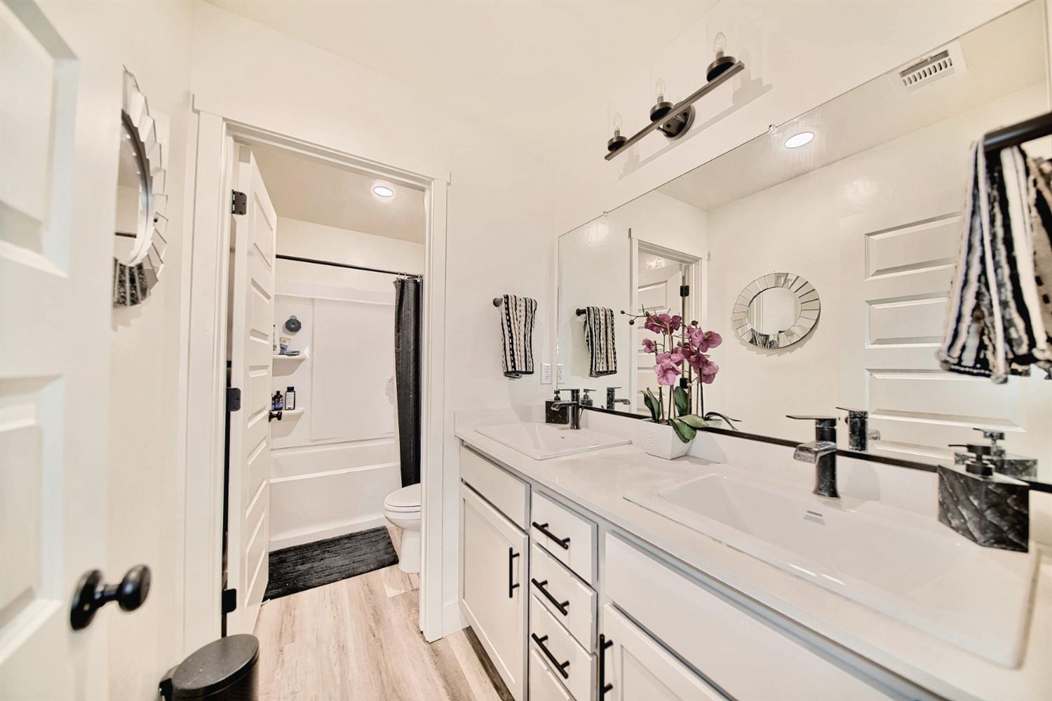 397 Broadstone Ct, Los Banos, CA 93635