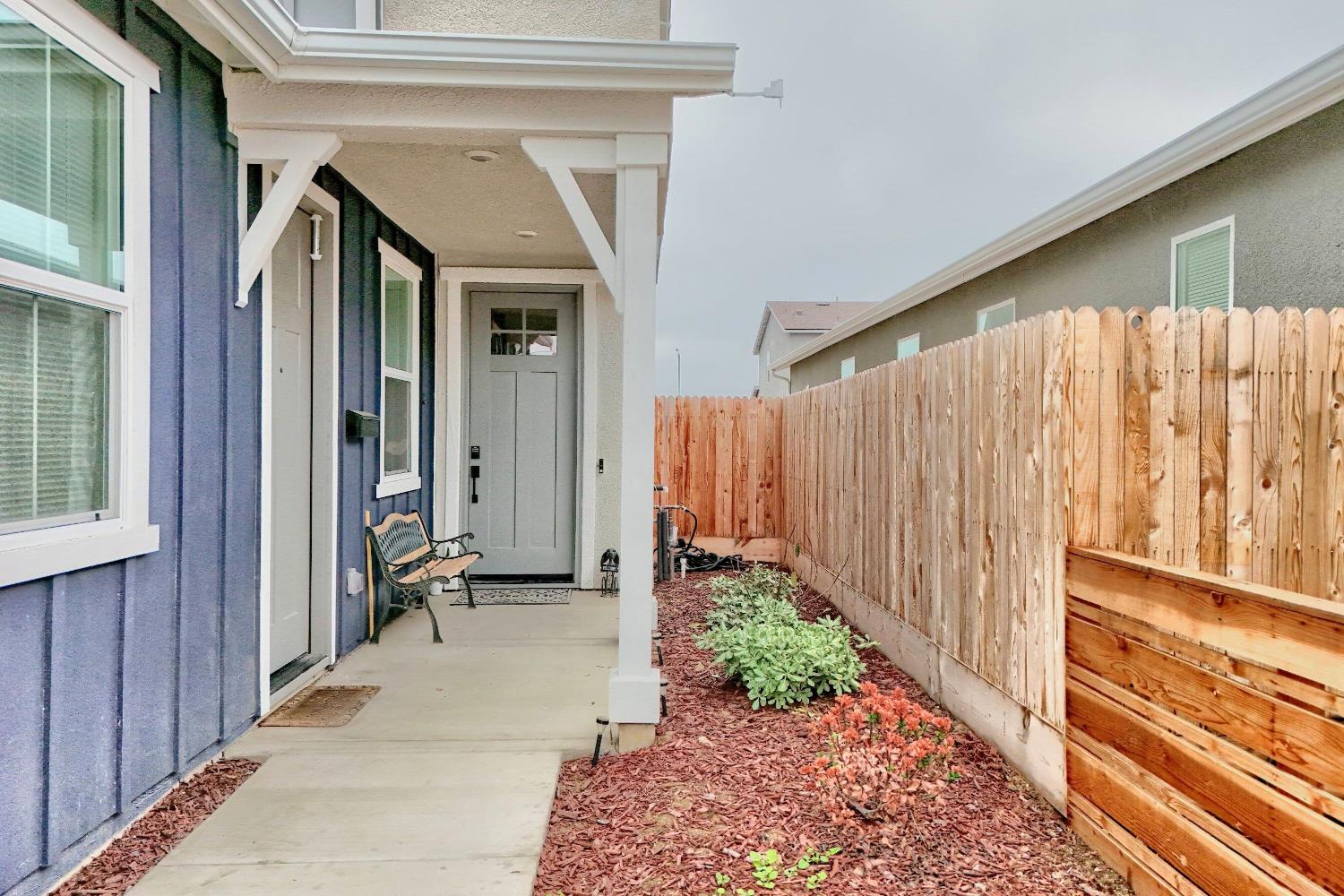 397 Broadstone Ct, Los Banos, CA 93635