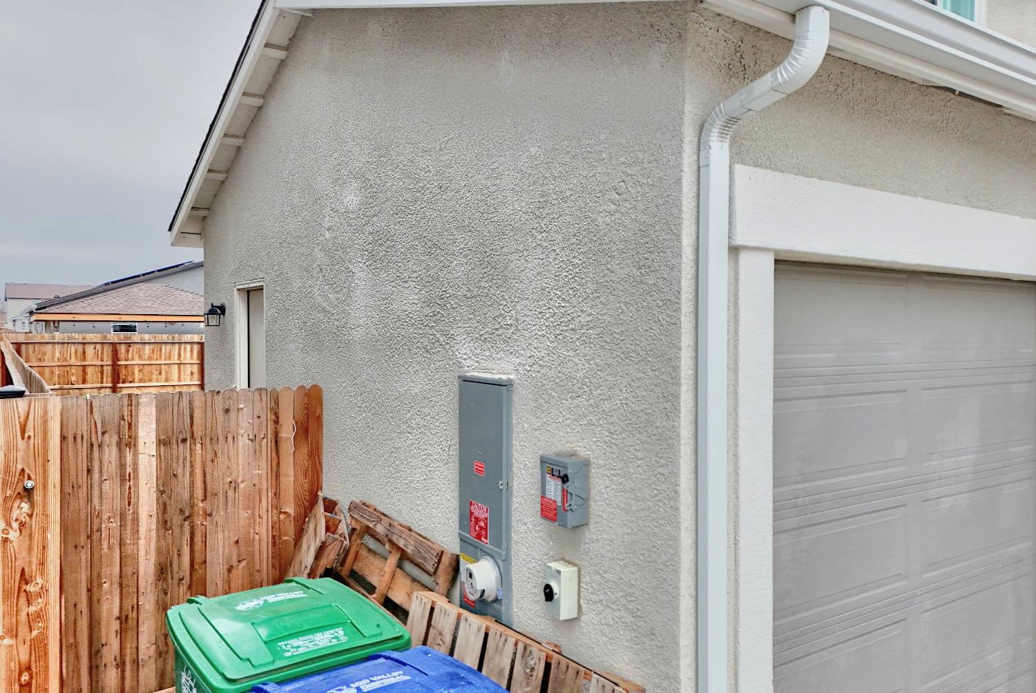 397 Broadstone Ct, Los Banos, CA 93635