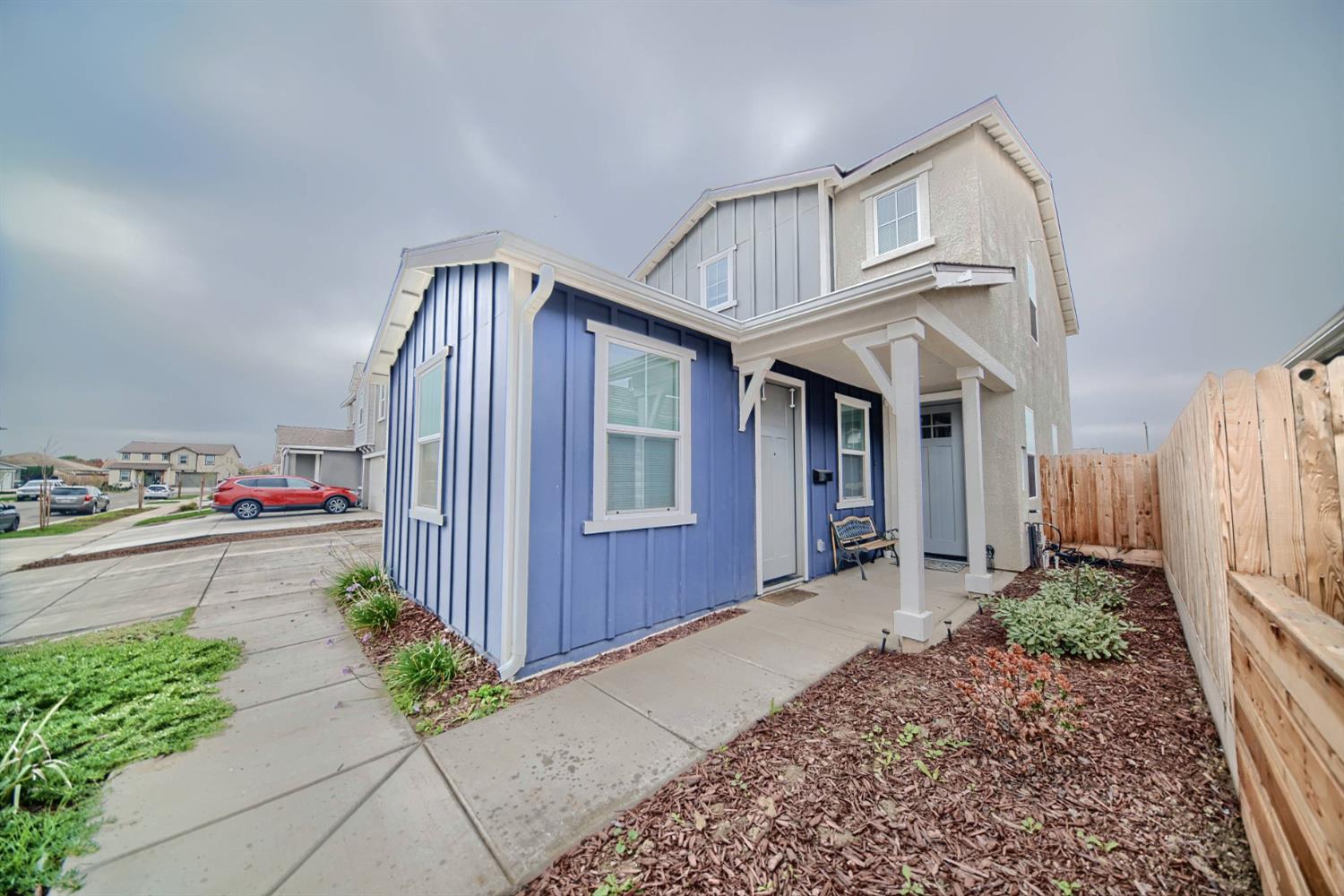 397 Broadstone Ct, Los Banos, CA 93635