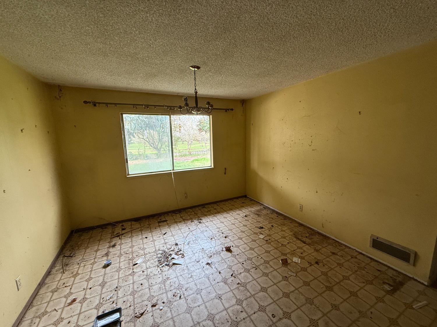 218 N Eucalyptus Ave, Waterford, CA 95386