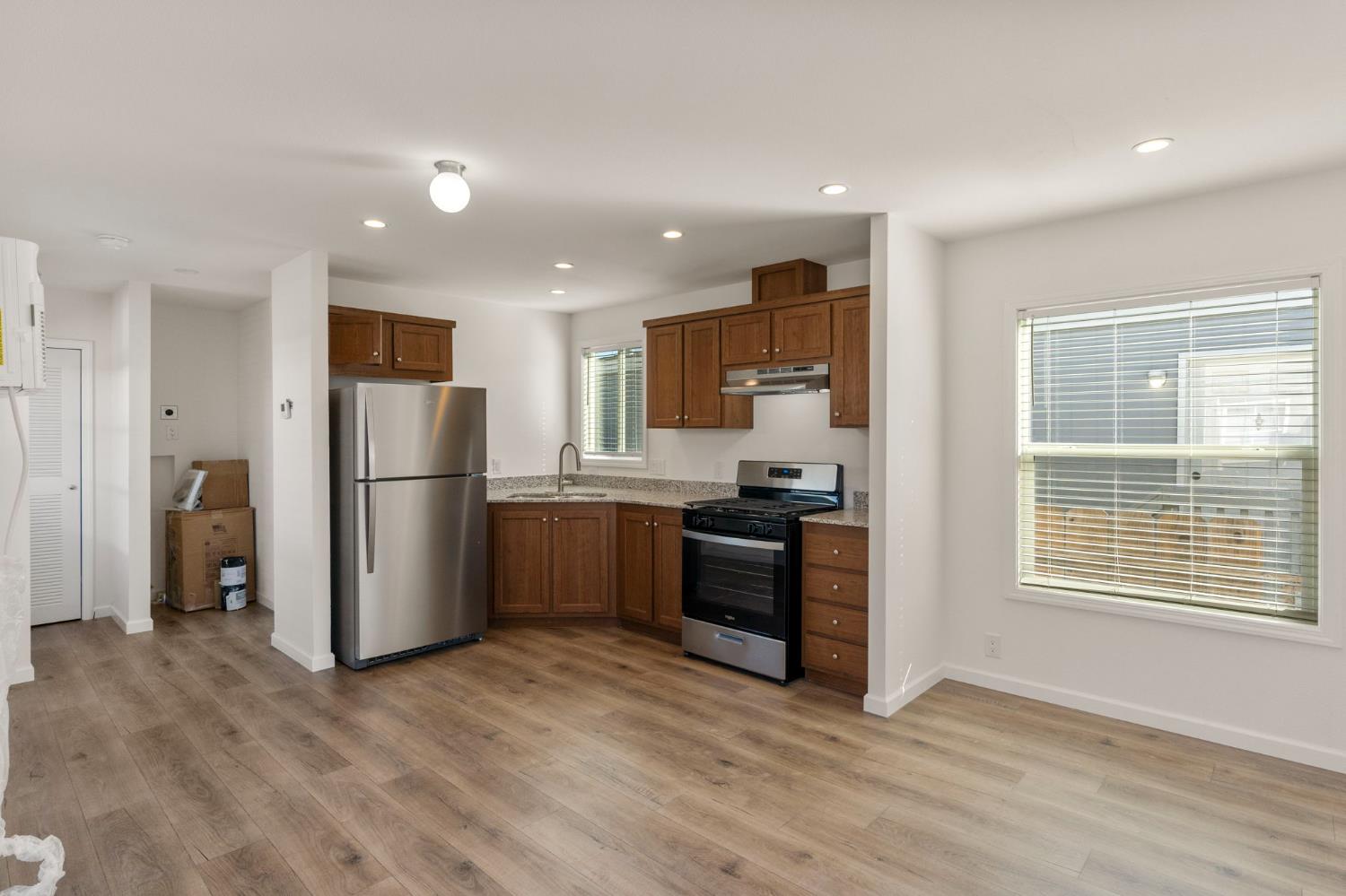 880 E F St #8, Oakdale, CA 95361