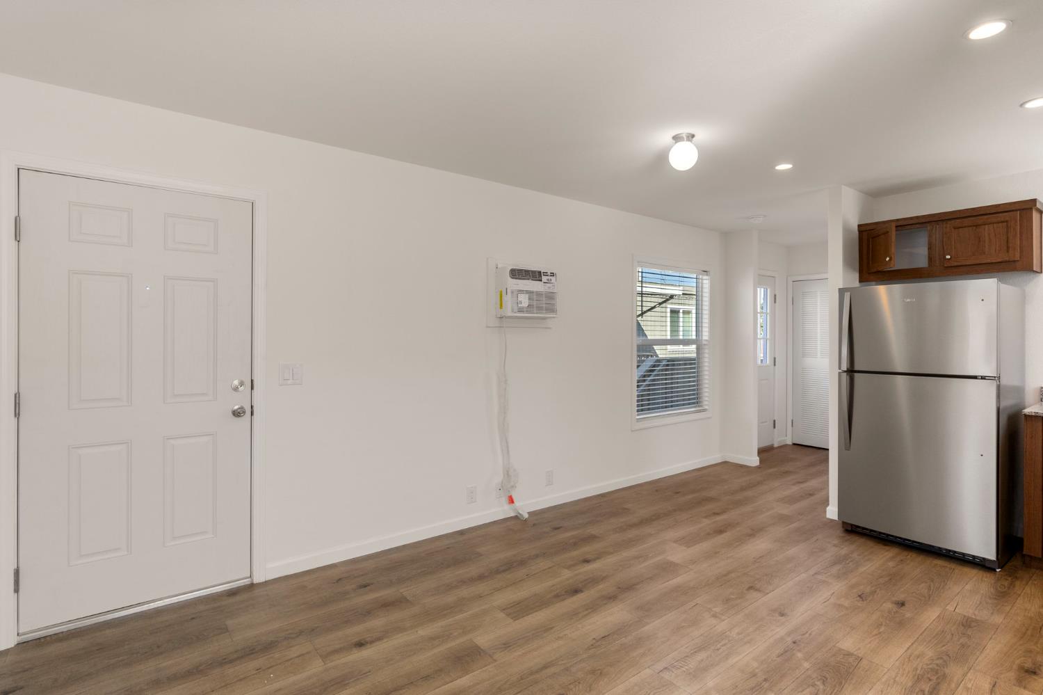 880 E F St #8, Oakdale, CA 95361