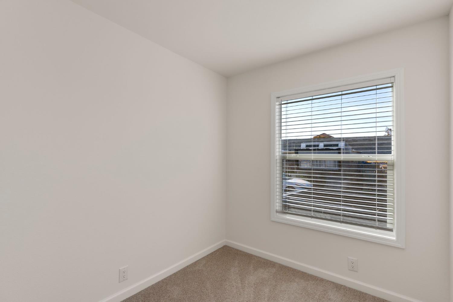 880 E F St #8, Oakdale, CA 95361