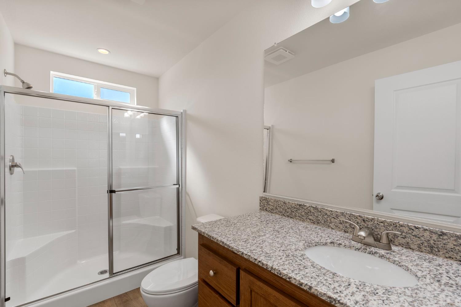 880 E F St #8, Oakdale, CA 95361