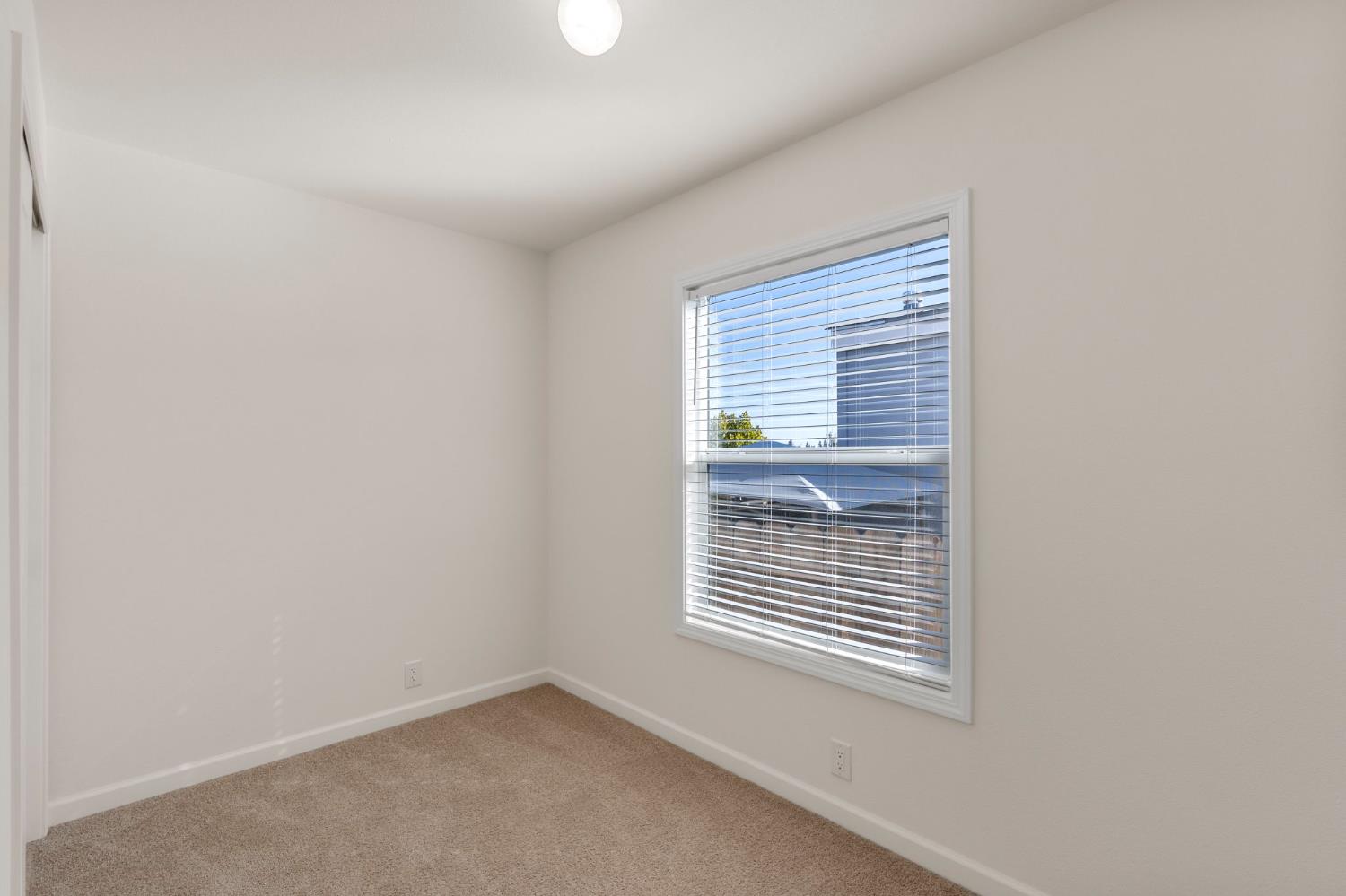 880 E F St #8, Oakdale, CA 95361