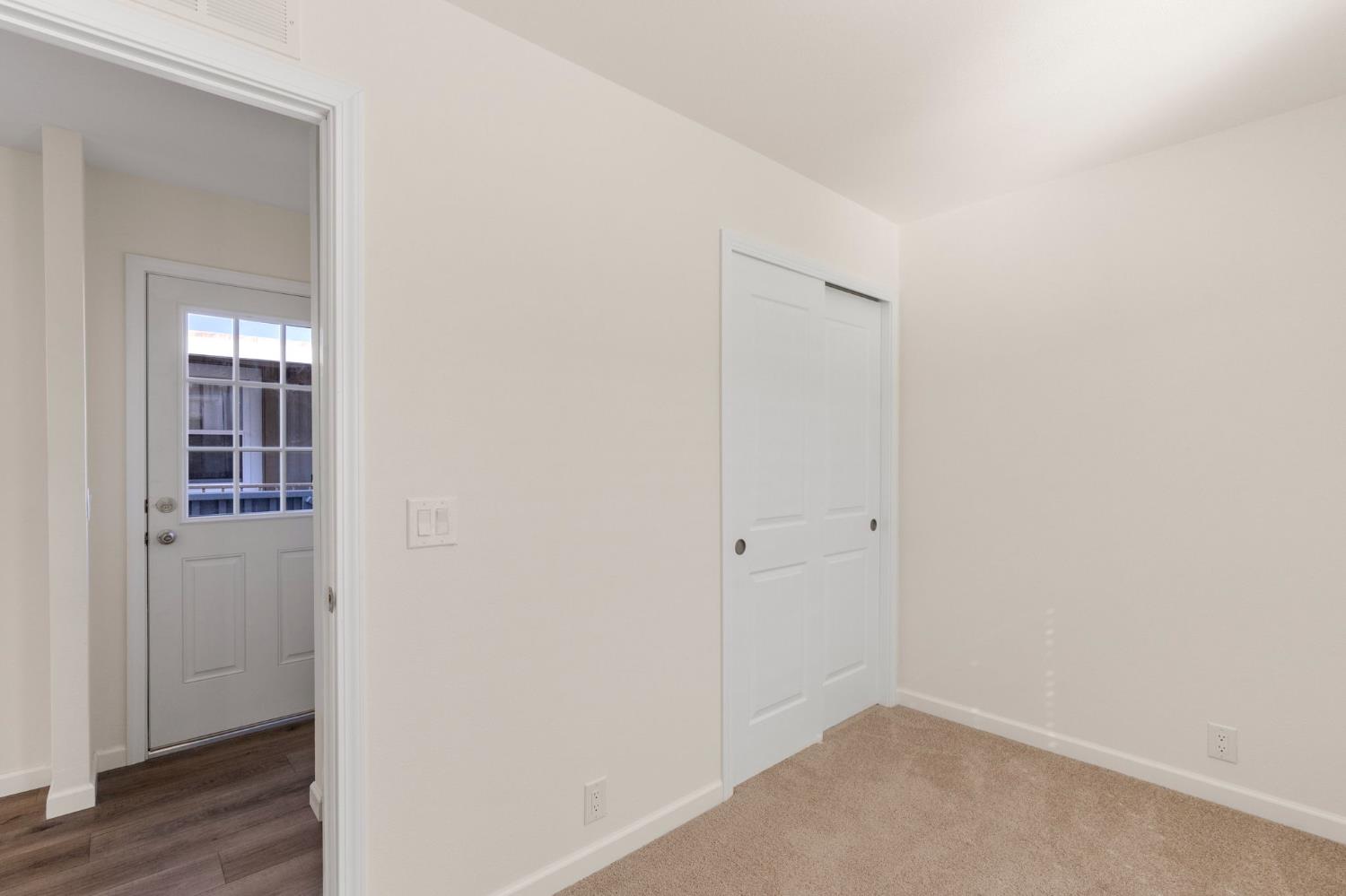 880 E F St #8, Oakdale, CA 95361