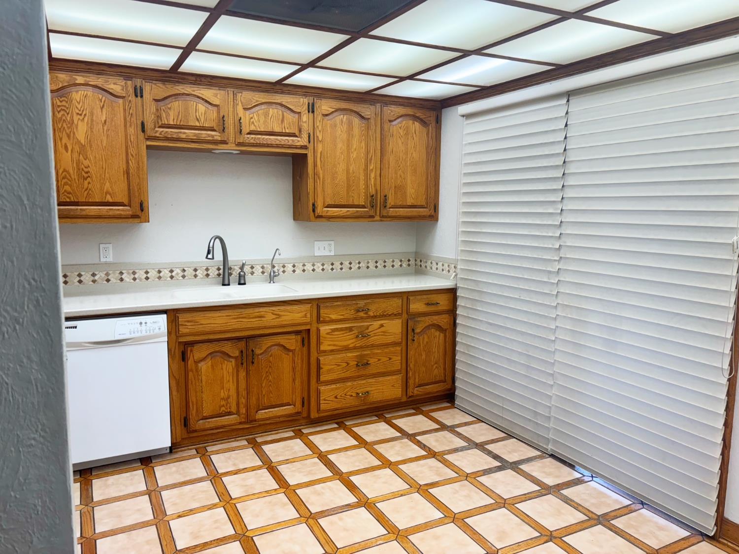 617 Edgebrook Ct, Modesto, CA 95354