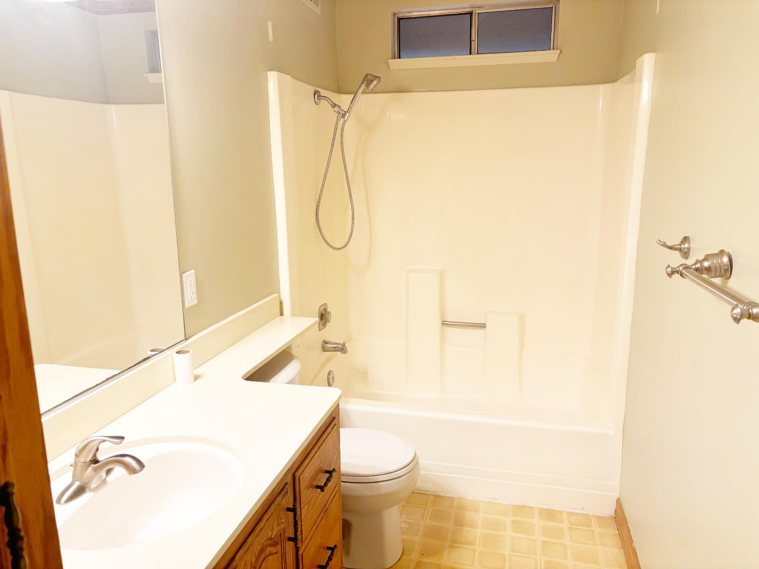 617 Edgebrook Ct, Modesto, CA 95354