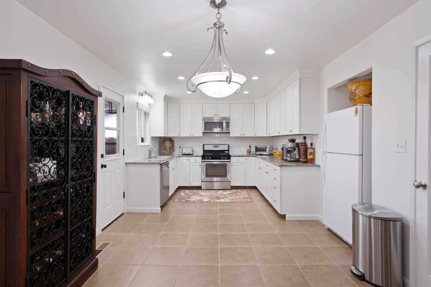 1921 Carleton Dr, Turlock, CA 95382