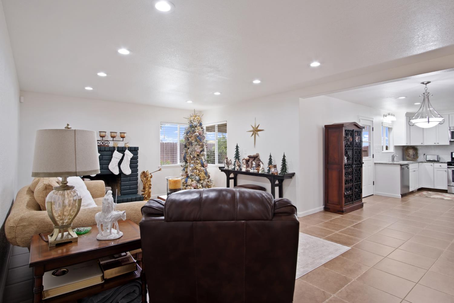 1921 Carleton Dr, Turlock, CA 95382