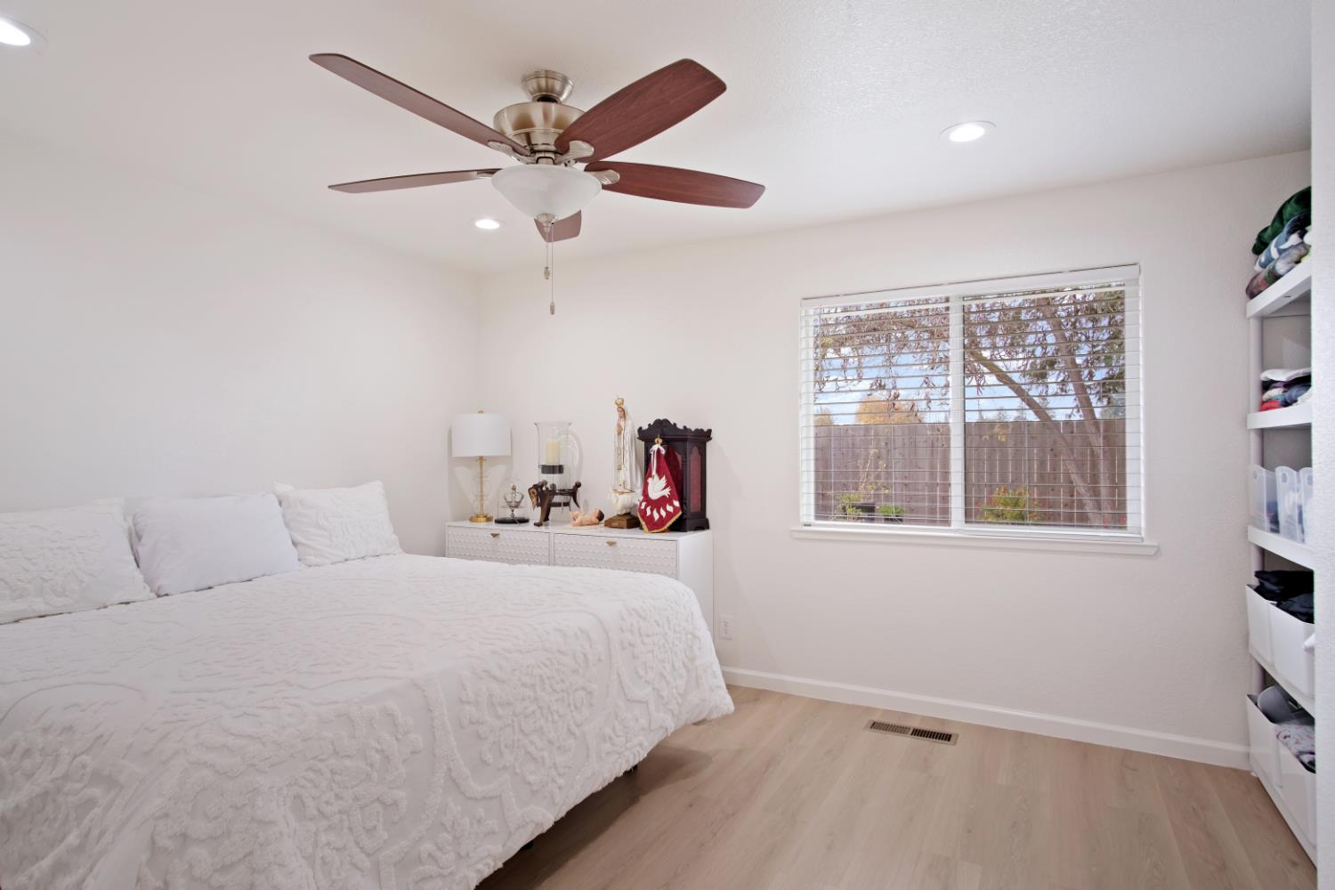 1921 Carleton Dr, Turlock, CA 95382