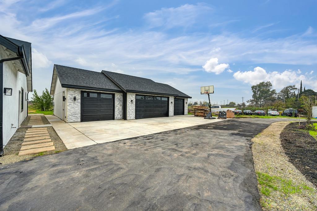 7011 Kemper Rd, Modesto, CA 95357