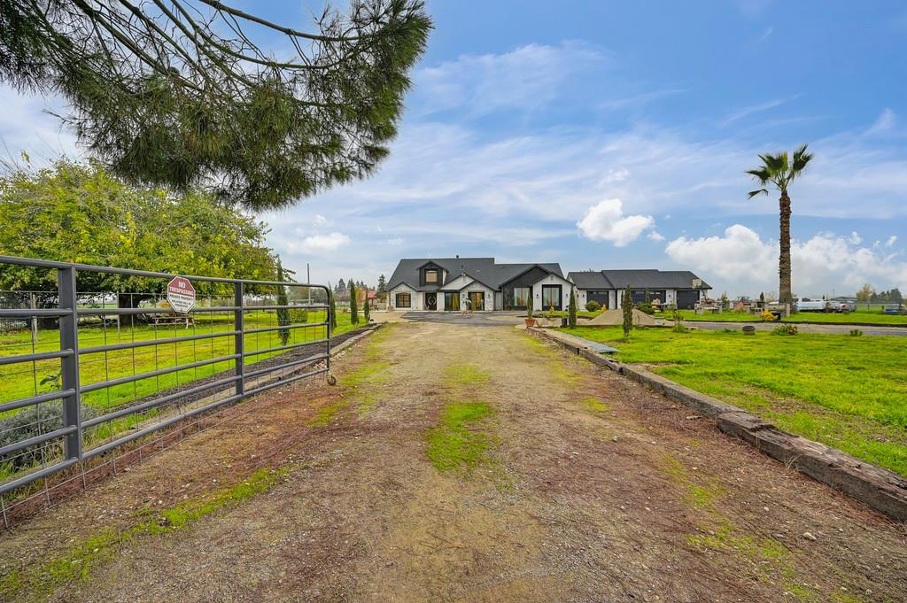 7011 Kemper Rd, Modesto, CA 95357