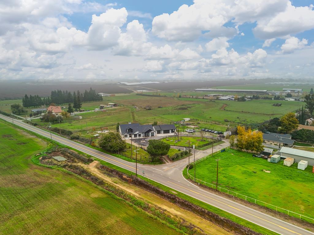 7011 Kemper Rd, Modesto, CA 95357