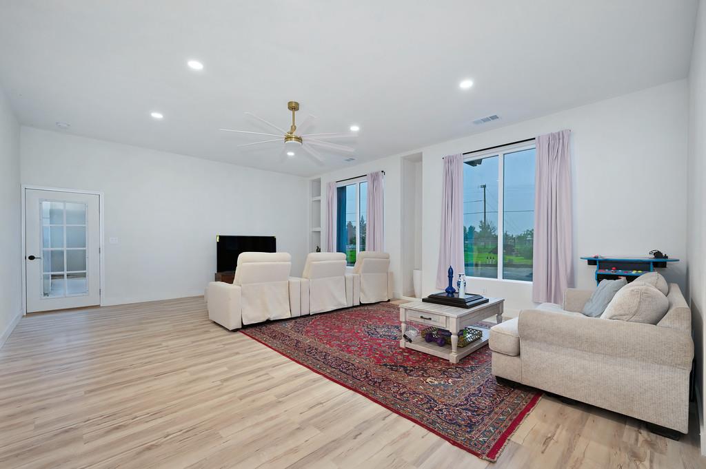 7011 Kemper Rd, Modesto, CA 95357