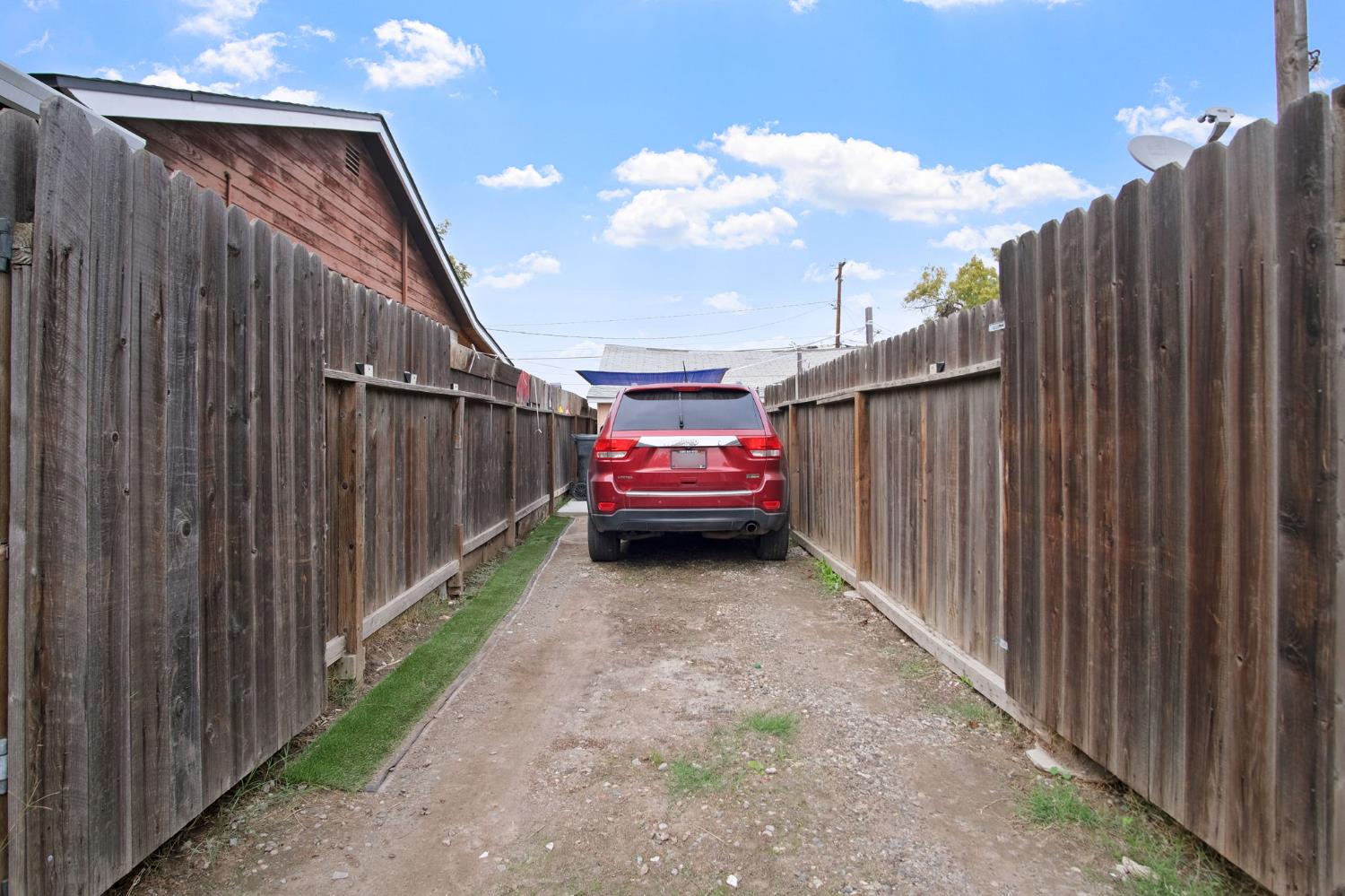 1225 Eugene Ave, Modesto, CA 95351