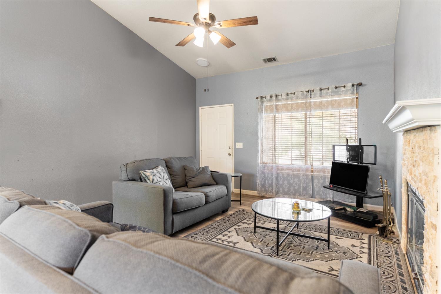 600 Sears Dr, Patterson, CA 95363