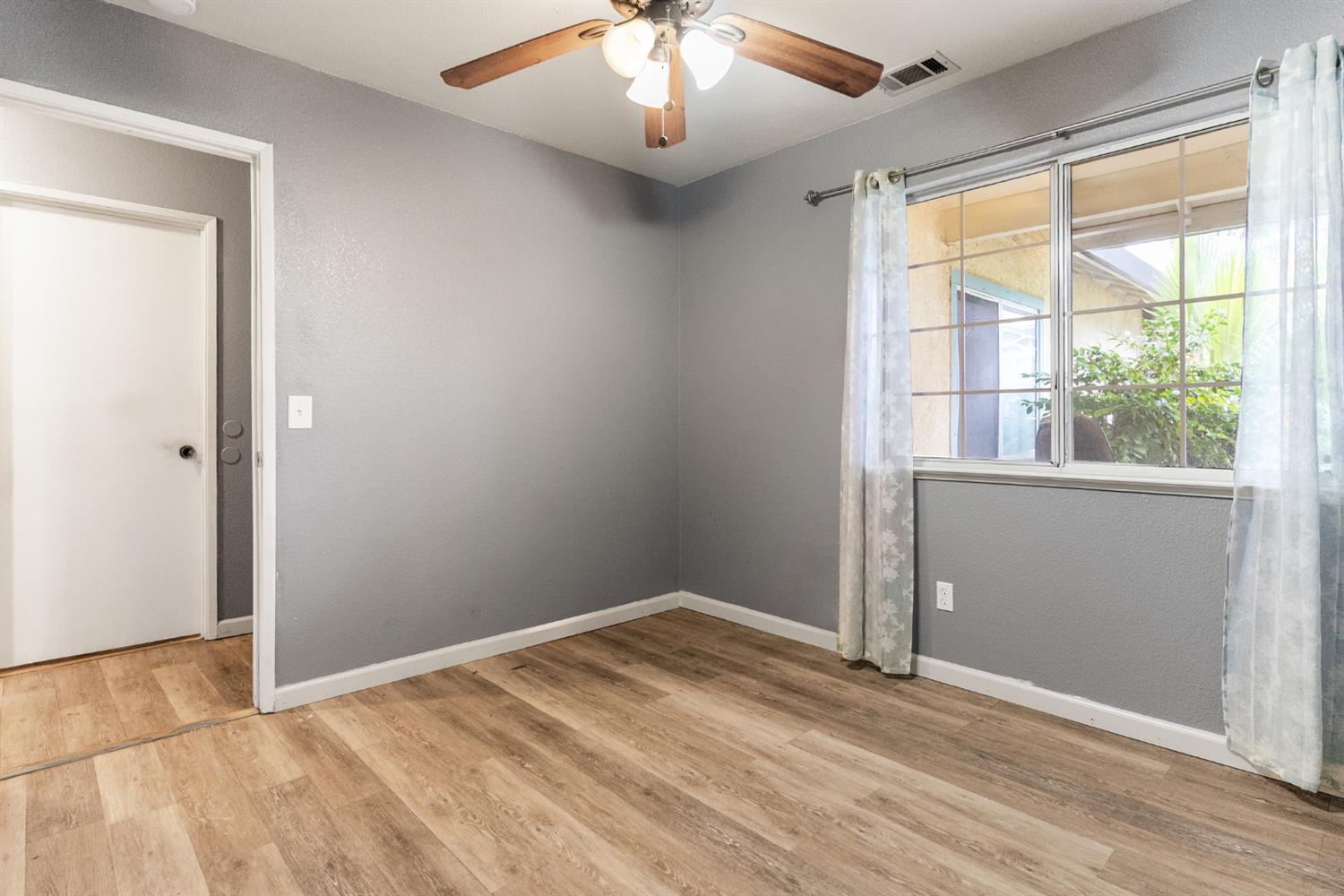 600 Sears Dr, Patterson, CA 95363