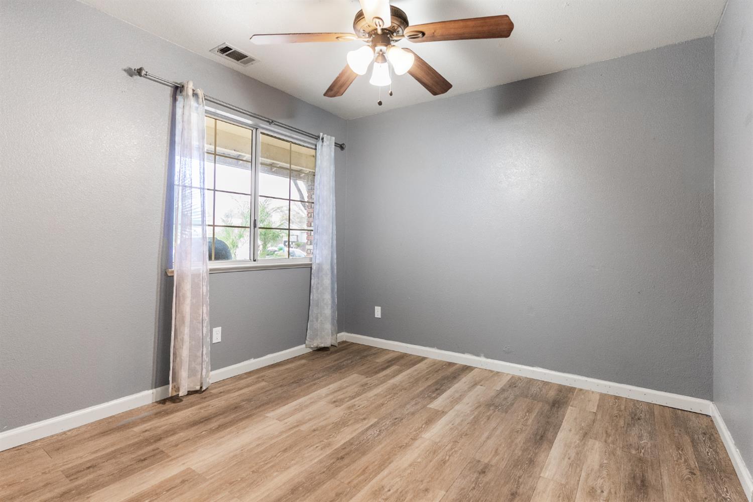 600 Sears Dr, Patterson, CA 95363