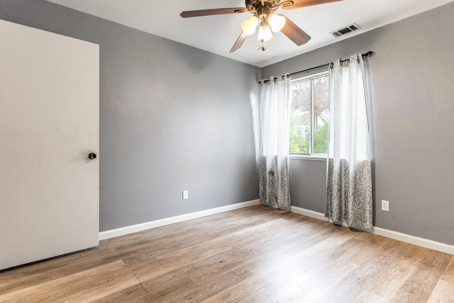 600 Sears Dr, Patterson, CA 95363