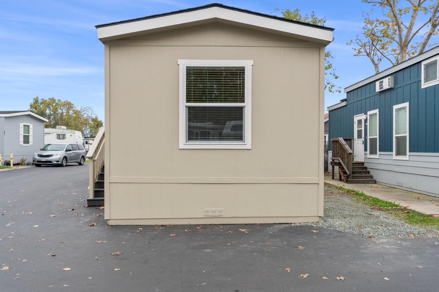 927 E F St #4, Oakdale, CA 95361