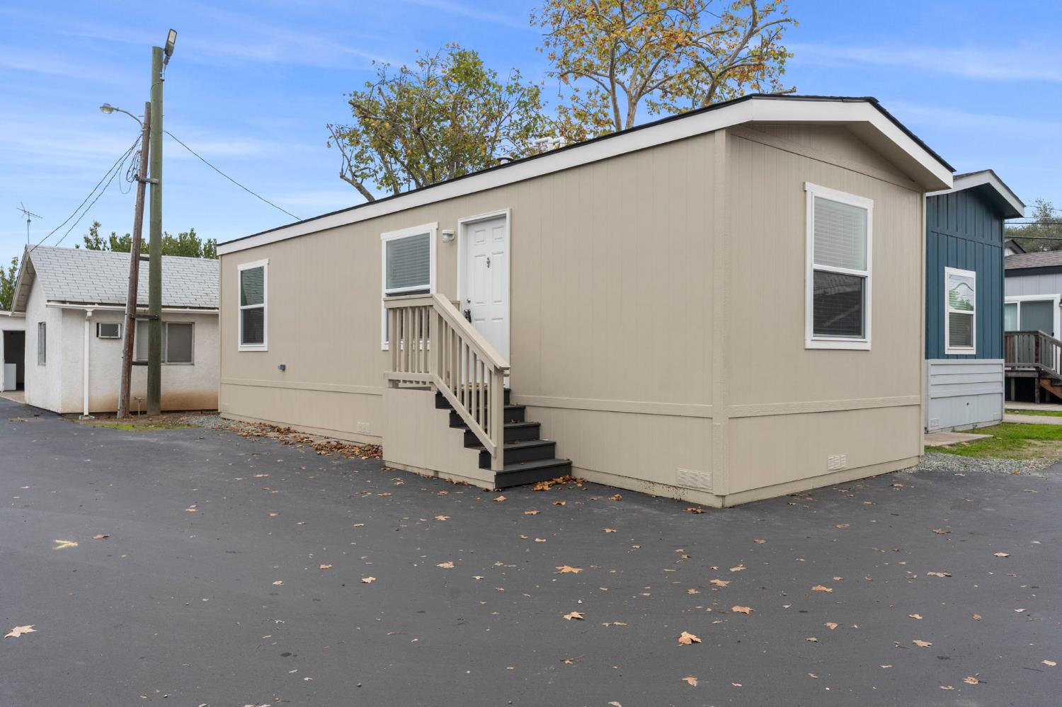 927 E F St #4, Oakdale, CA 95361