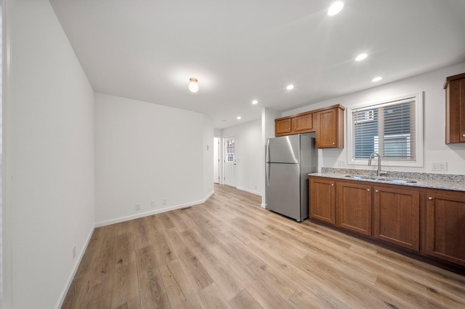 927 E F St #4, Oakdale, CA 95361