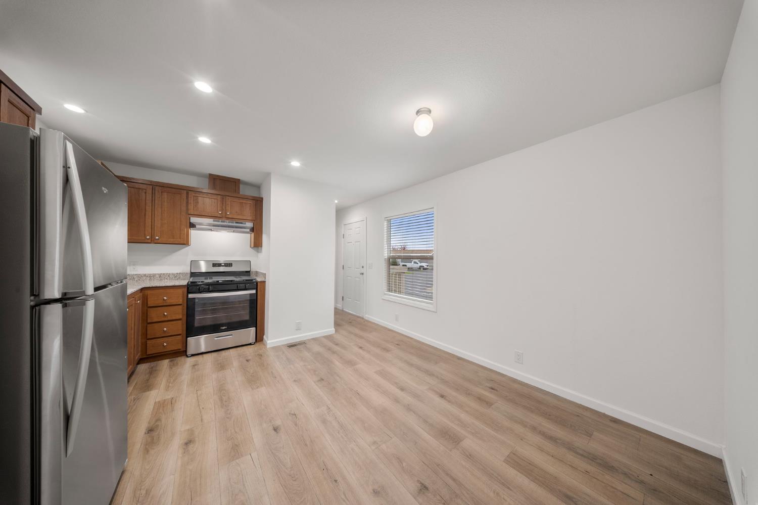 927 E F St #4, Oakdale, CA 95361