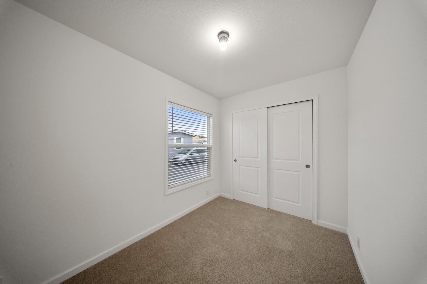 927 E F St #4, Oakdale, CA 95361