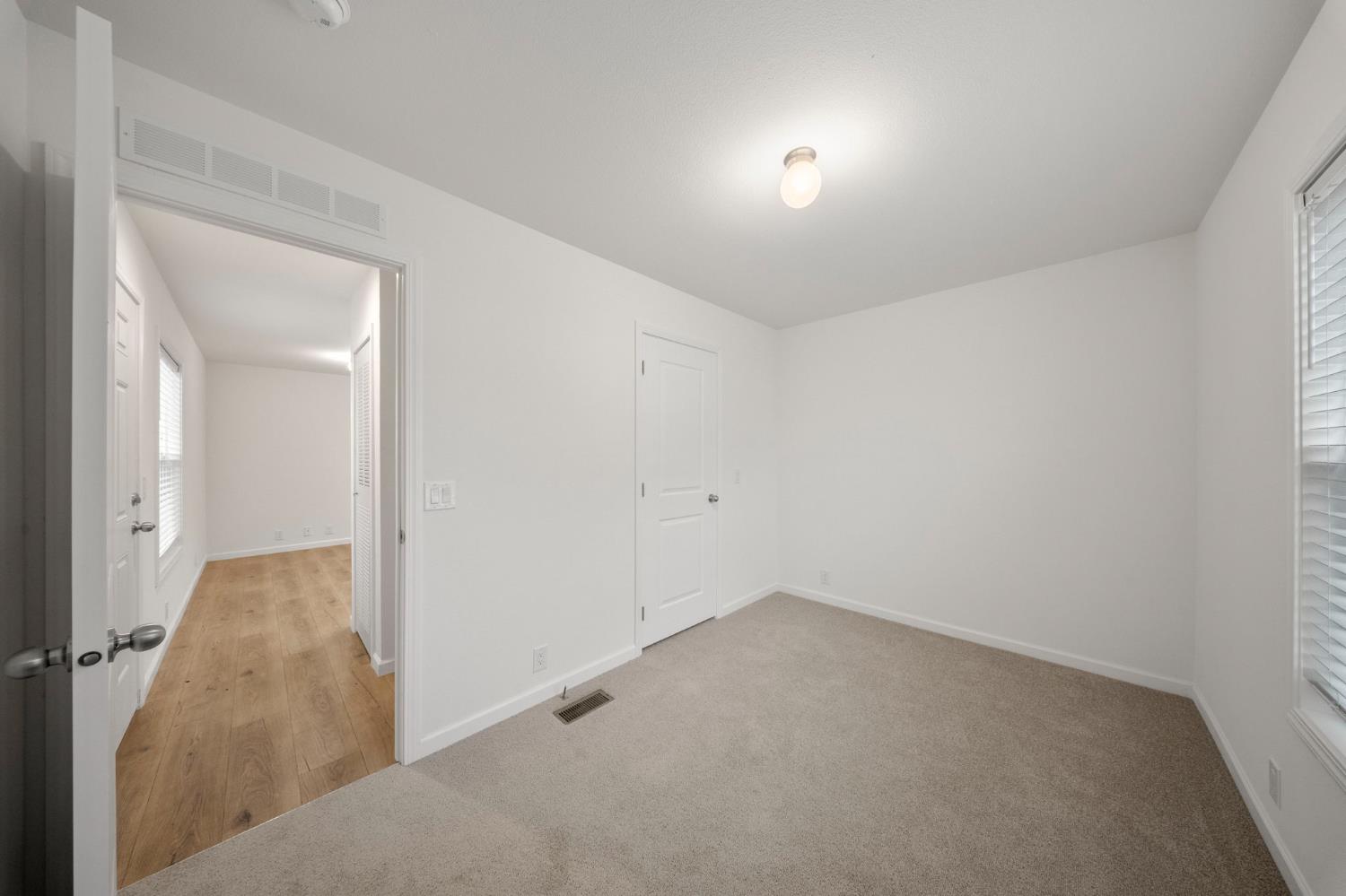 927 E F St #4, Oakdale, CA 95361