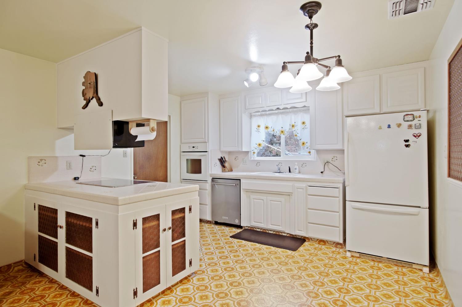 201 Eagle Ct, Modesto, CA 95350