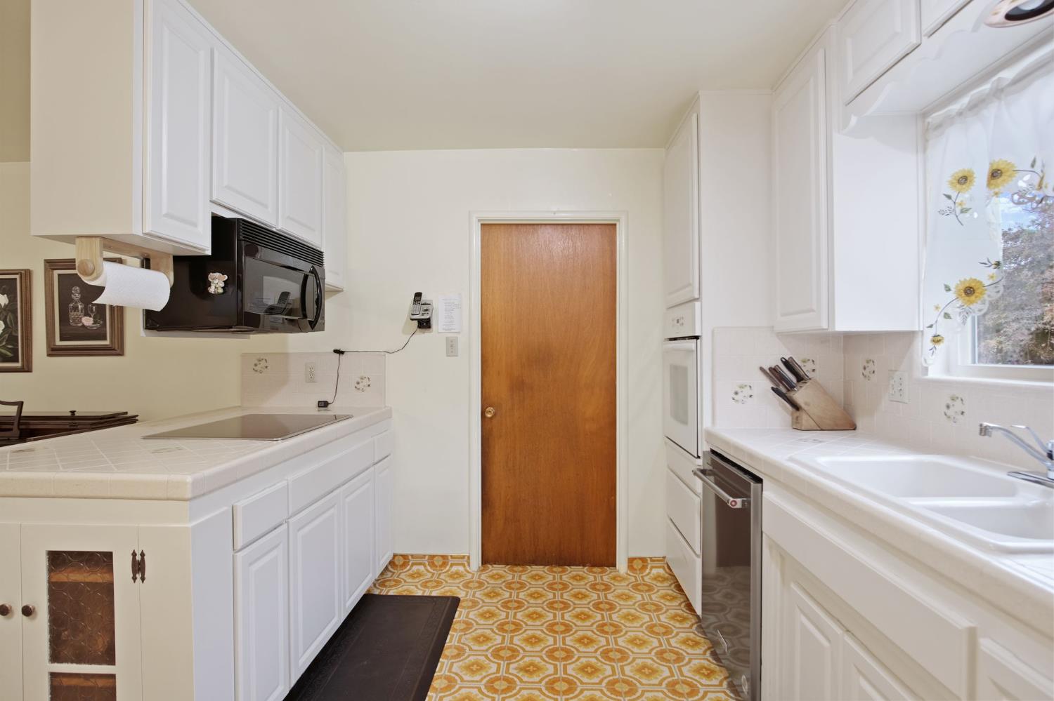 201 Eagle Ct, Modesto, CA 95350