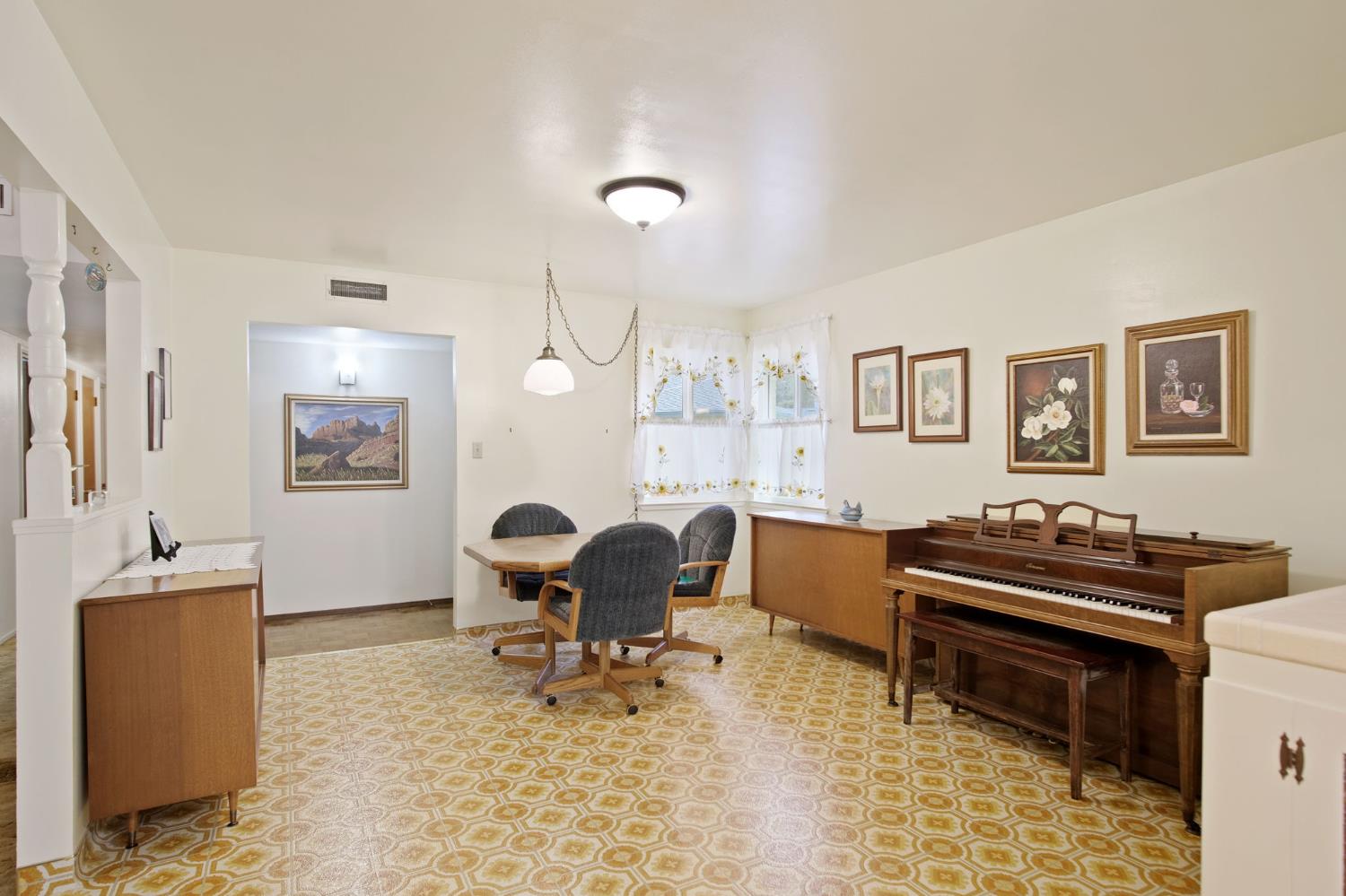 201 Eagle Ct, Modesto, CA 95350