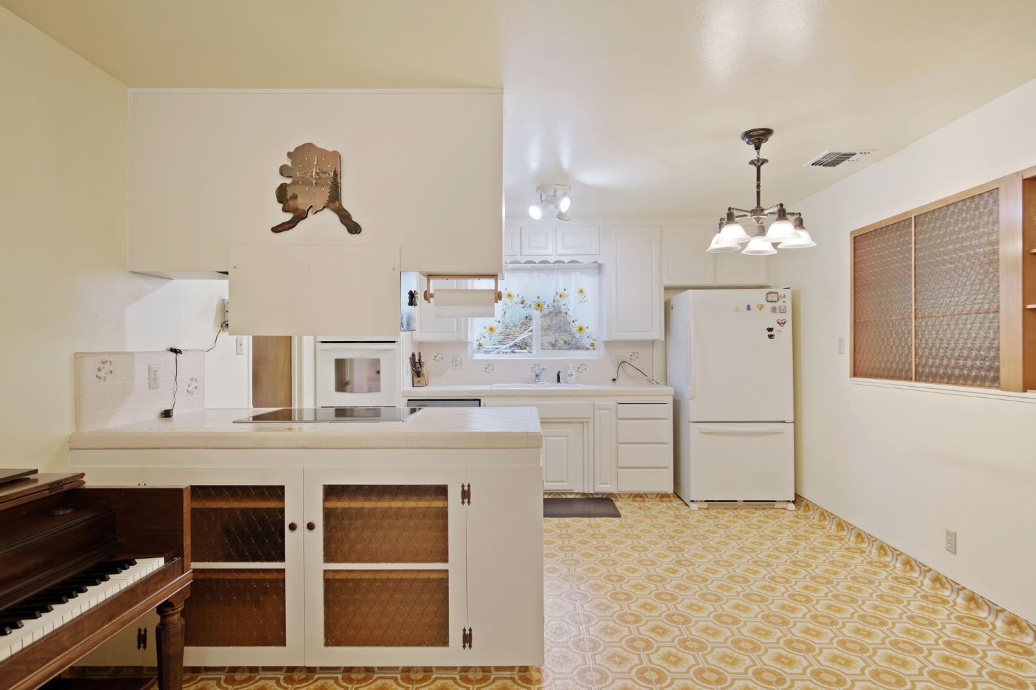 201 Eagle Ct, Modesto, CA 95350