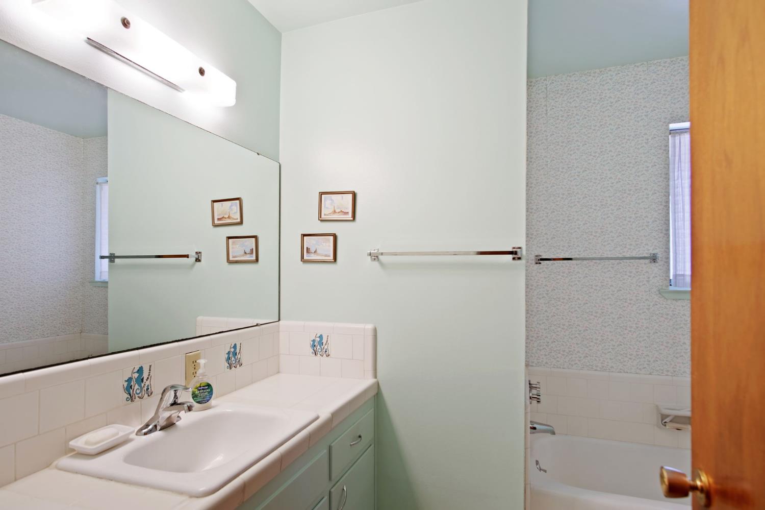 201 Eagle Ct, Modesto, CA 95350