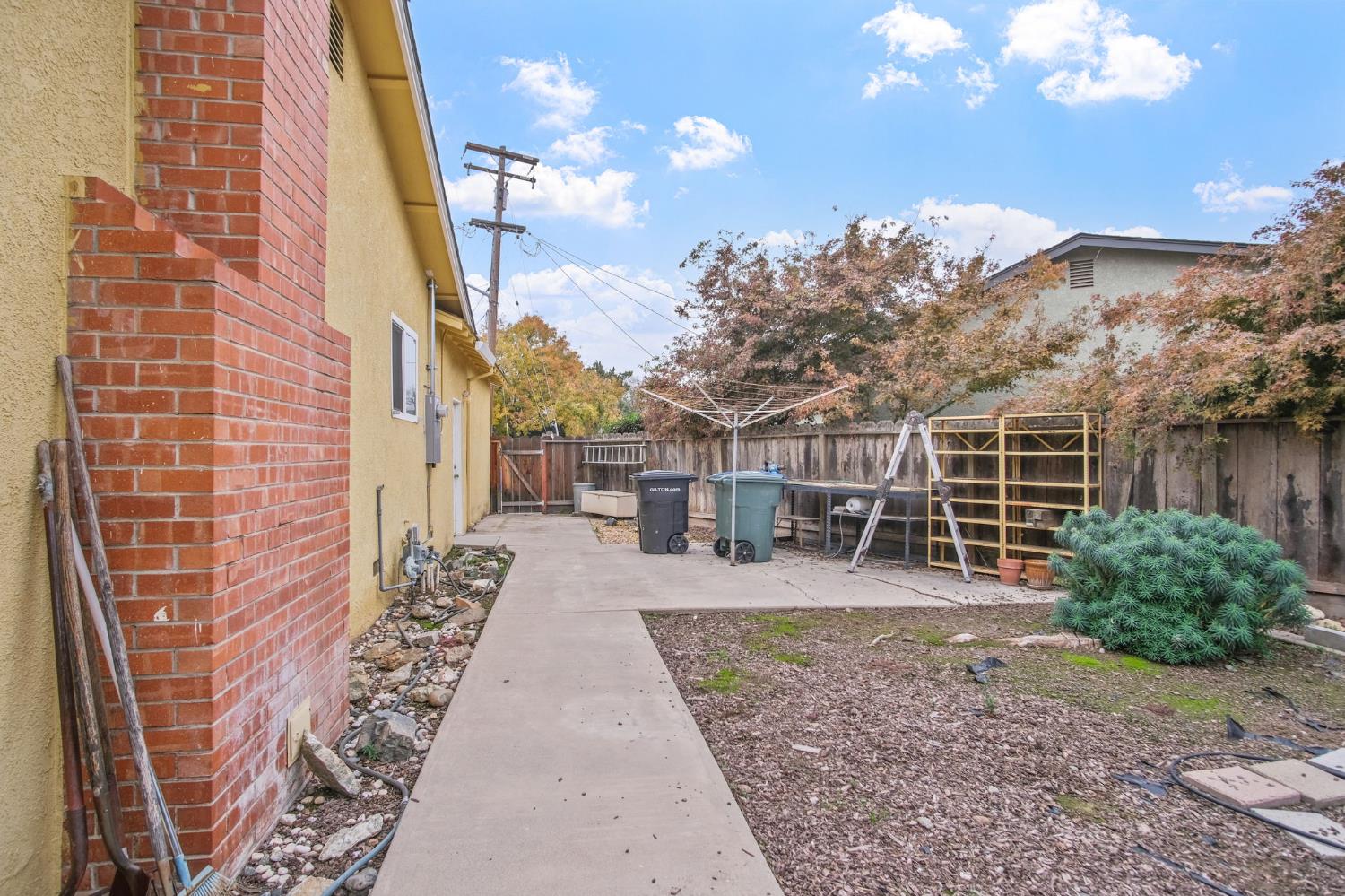 201 Eagle Ct, Modesto, CA 95350