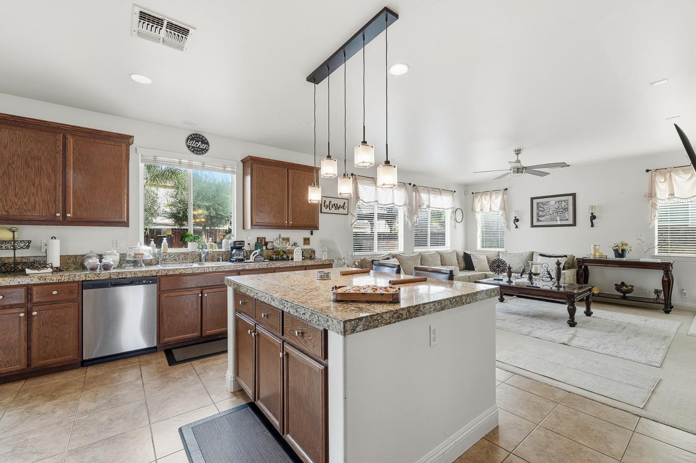 429 Red Lion Way, Newman, CA 95360