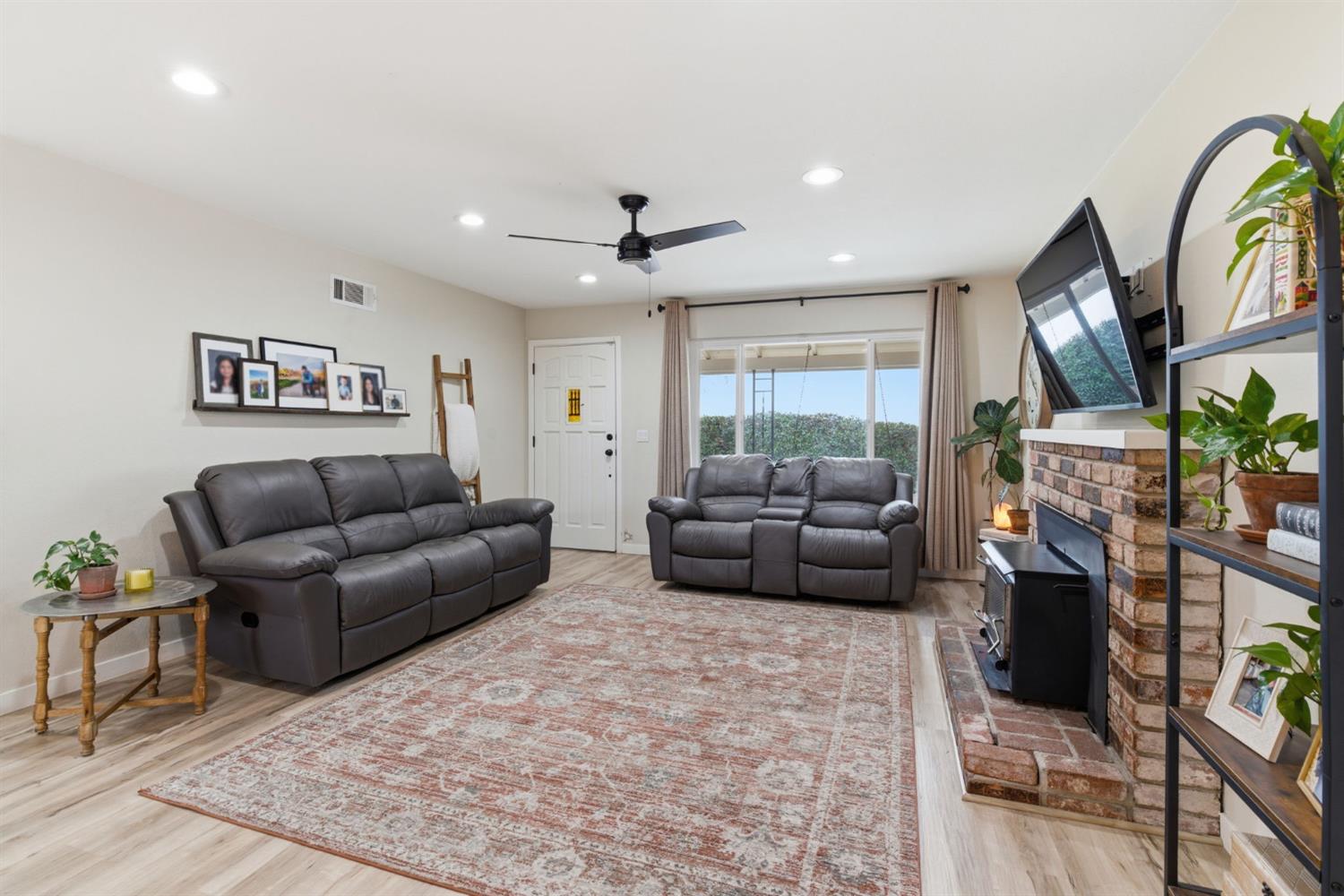 15581 French Camp Rd, Ripon, CA 95366