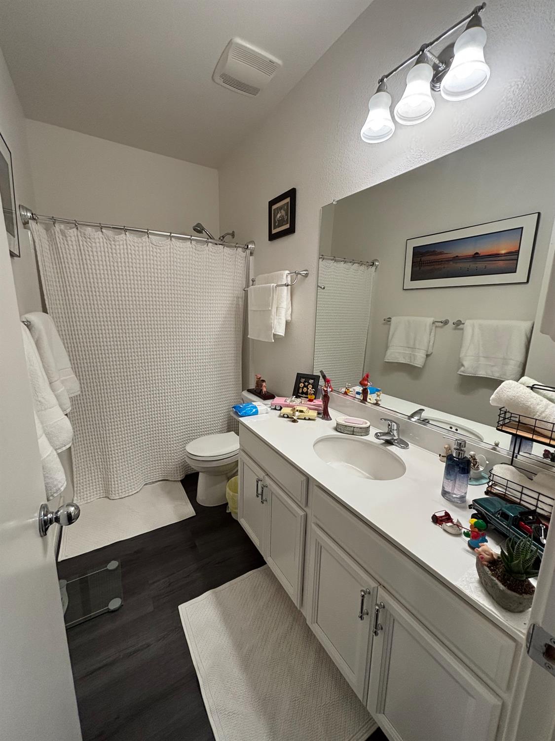 1434 Hayley St, Los Banos, CA 93635