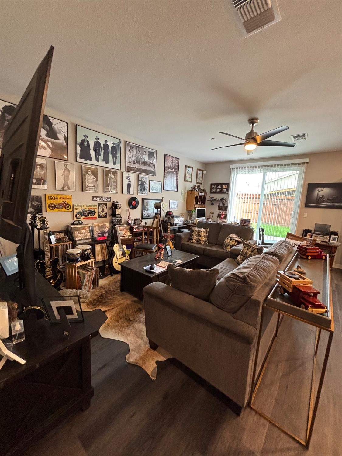 1434 Hayley St, Los Banos, CA 93635