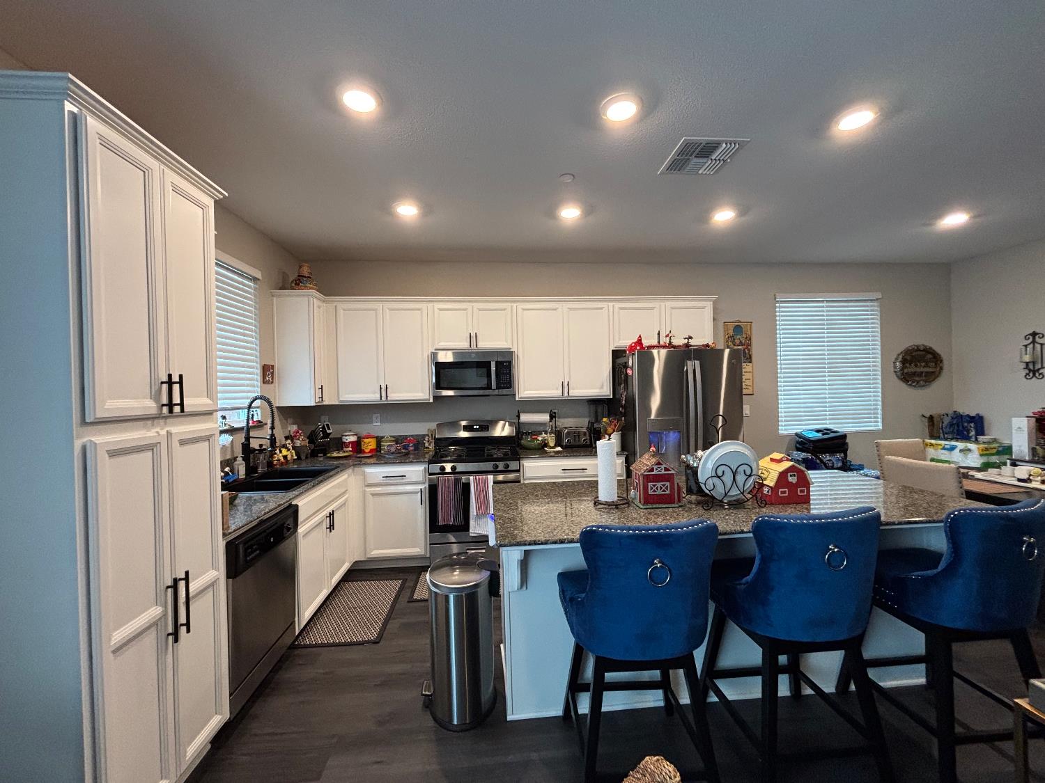 1434 Hayley St, Los Banos, CA 93635