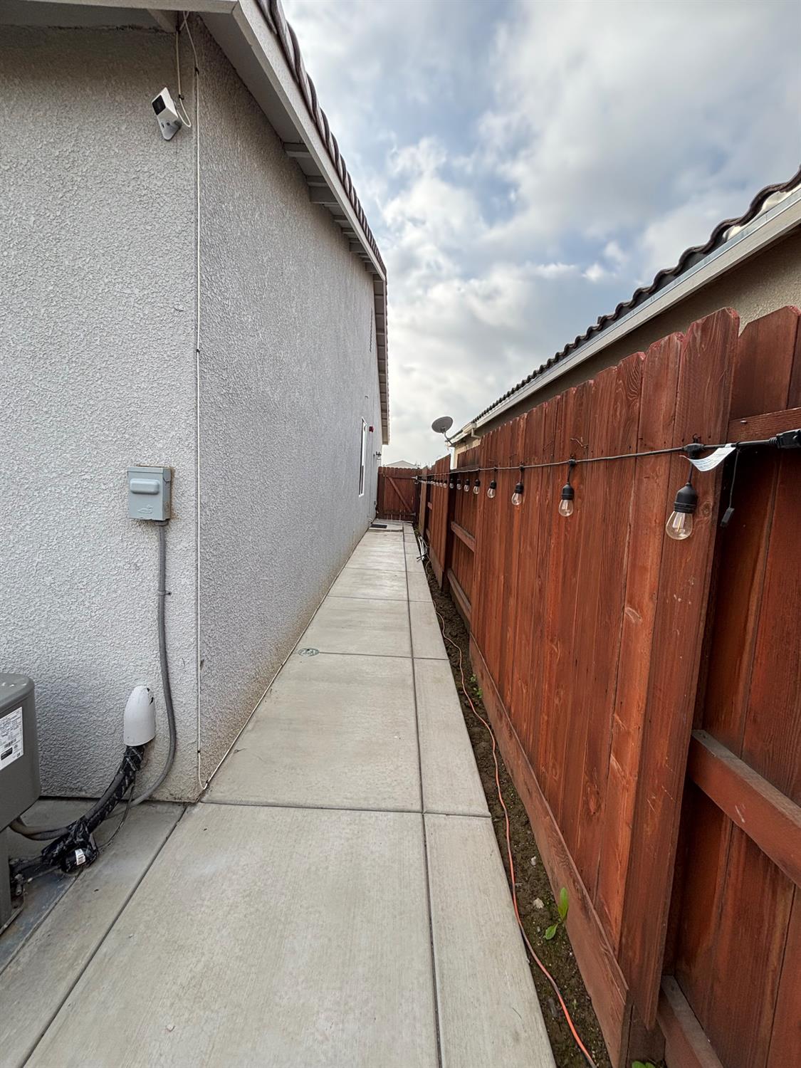 1434 Hayley St, Los Banos, CA 93635