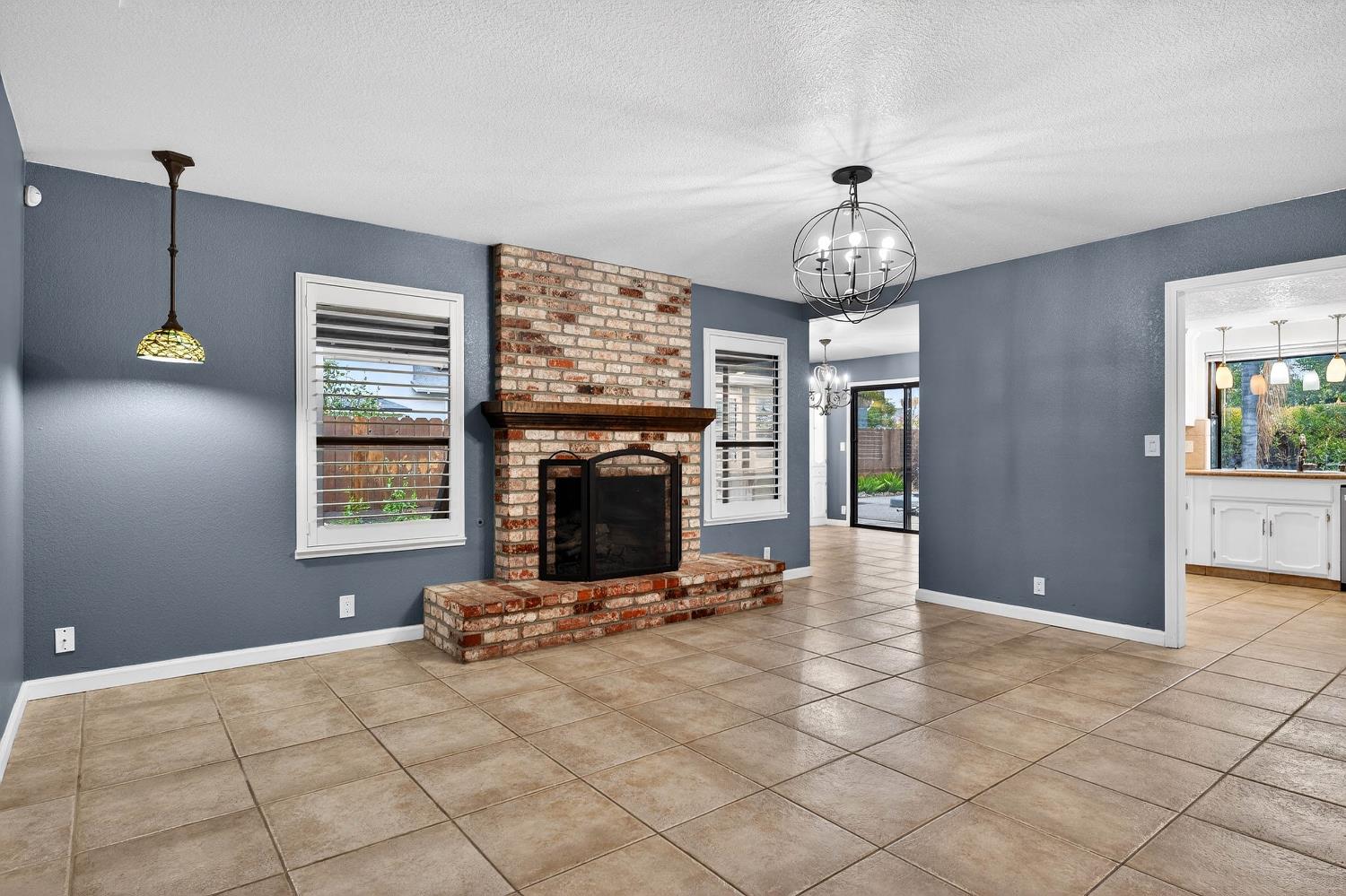 736 E Louise Ave, Manteca, CA 95336