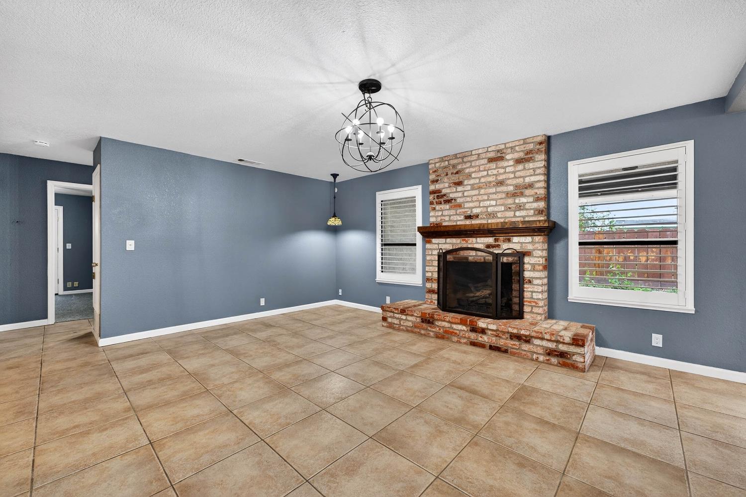 736 E Louise Ave, Manteca, CA 95336