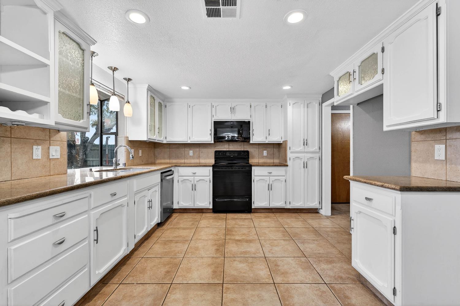 736 E Louise Ave, Manteca, CA 95336