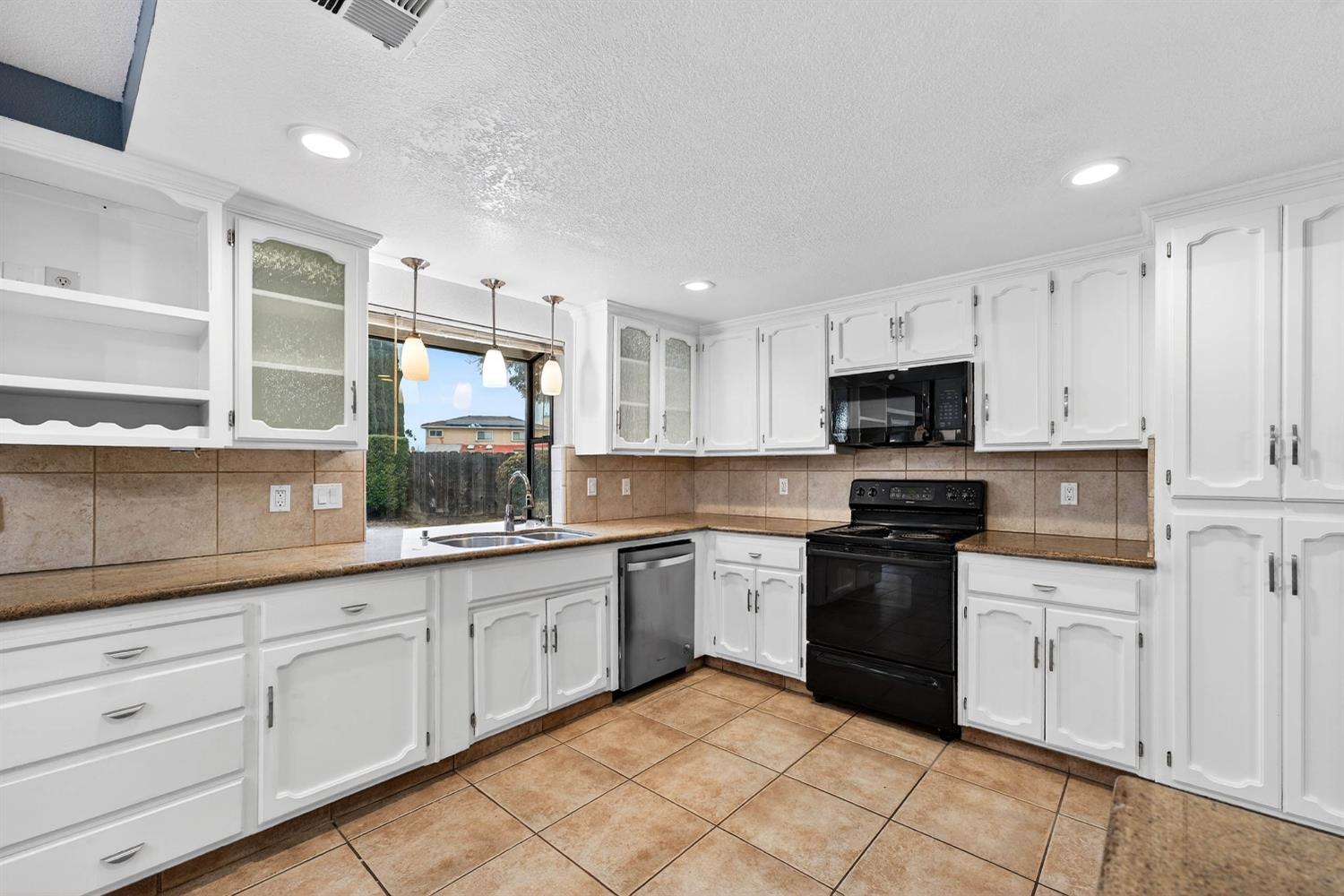 736 E Louise Ave, Manteca, CA 95336